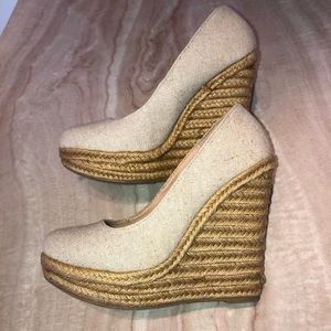 Delicious nude wedge SIZE 8, says 8.5